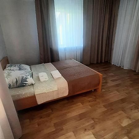 Guest House - Гостевой Частный Дом ドニプロペトロウシク エクステリア 写真